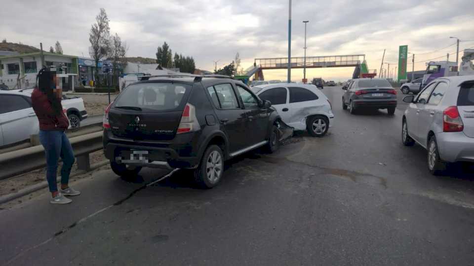 Choque múltiple en Ruta 3 frente a un supermercado de Km.4: no hubo personas lesionadas