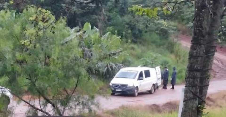 encuentran-muerta-a-una-mujer-en-un-descampado:-tenia-la-ropa-interior-desgarrada