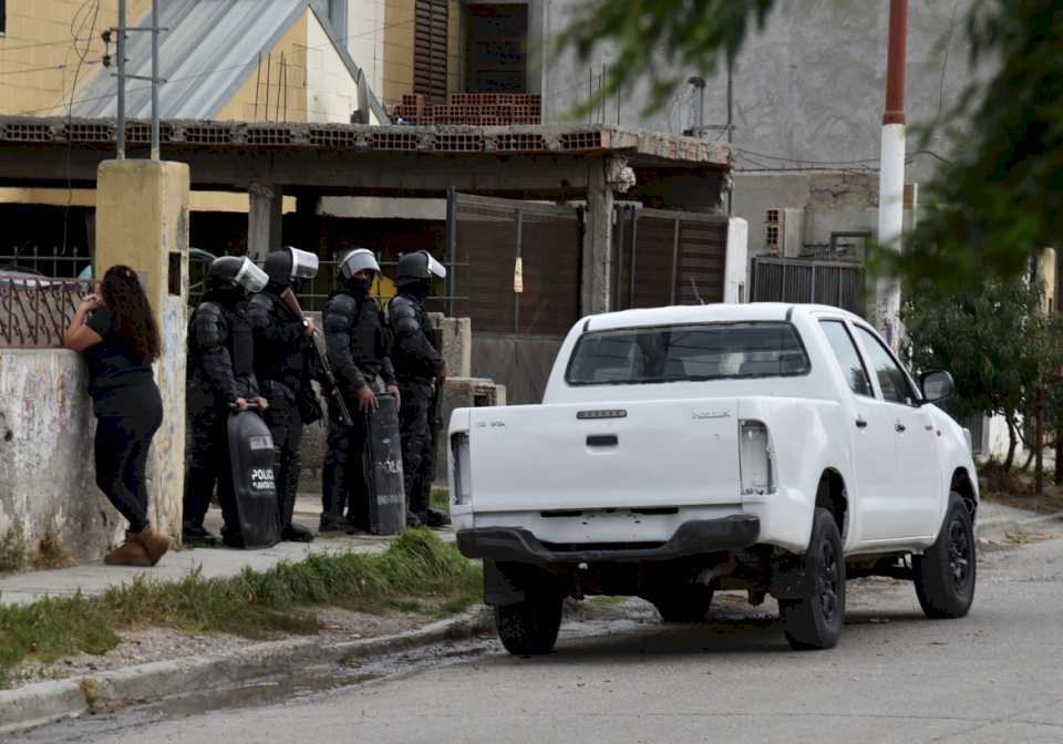 Dos delincuentes con antecedentes y autores de los últimos robos fueron detenidos en allanamientos