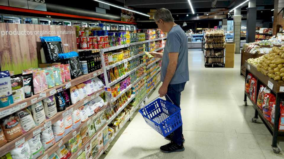 Empeoraron las previsiones de los analistas privados para la inflación de este año: creen que llegará a 126,4%