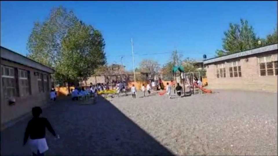 aten-capital-denuncio-un-incendio-en-la-caldera-de-la-escuela-354