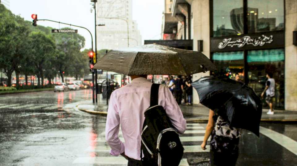 fin-de-semana-con-tormentas-en-buenos-aires:-cuando-va-a-parar-de-llover