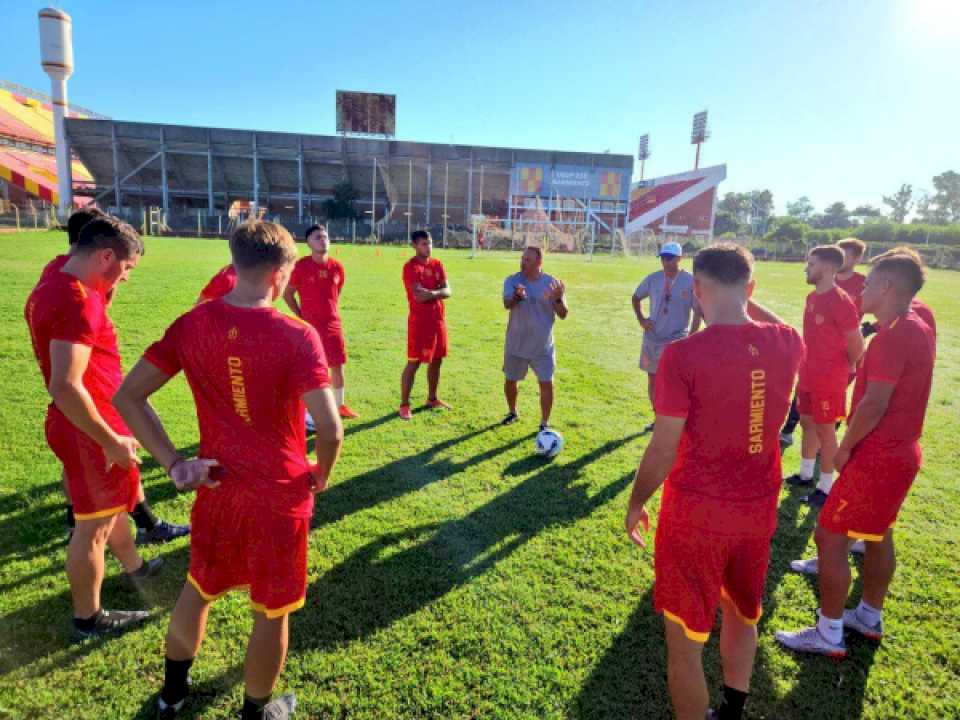 sarmiento-defiende-la-punta-ante-el-entonado-antoniana