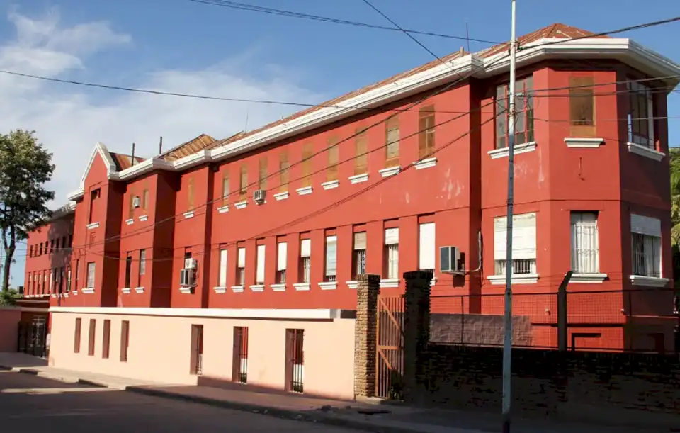 Jovencita cayó al vacío desde una ventana del hospital y sufrió graves secuelas