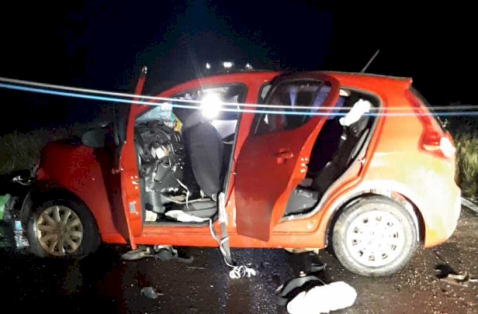 Corrientes: tres personas murieron tras el choque frontal de dos autos