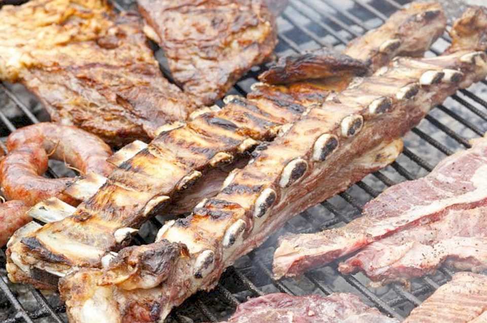 Con el último aumento, un asado para cuatro personas ronda los 6 mil pesos