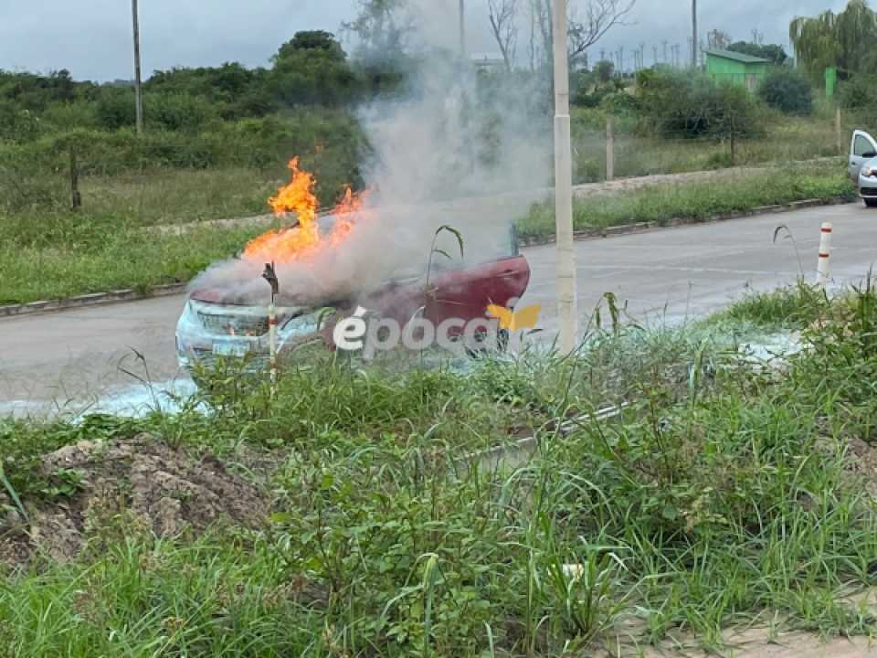 Un auto se prendió fuego en el acceso al aeropuerto de Corrientes