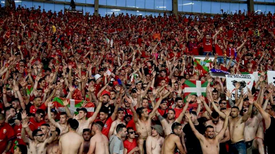 pitada-al-himno-de-espana,-en-presencia-del-rey-felipe-vi,-antes-de-la-final-de-copa