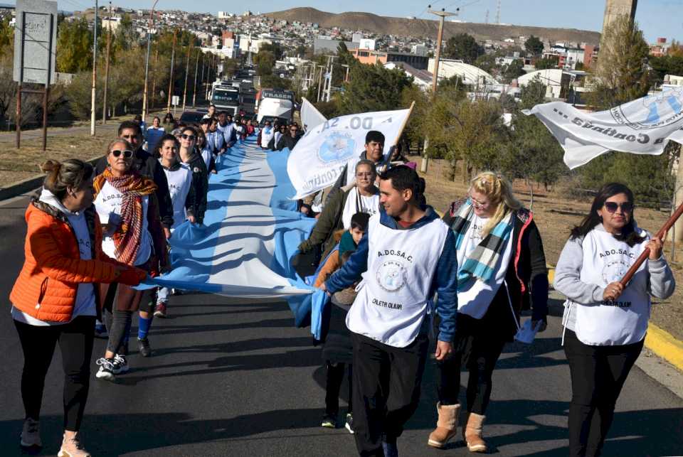 se-duplican-los-reclamos-de-los-estatales-en-santa-cruz