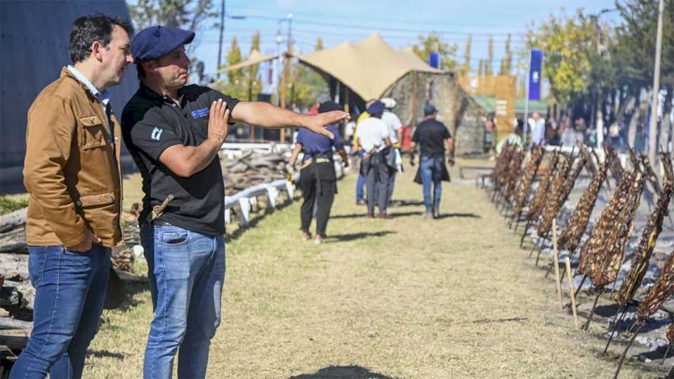 cambia-mendoza-reforzo-su-mensaje-de-unidad-del-frente-que-integra-en-la-fiesta-de-la-ganaderia