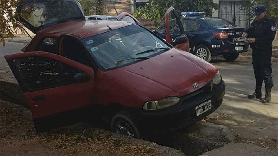 cuatro-delincuentes-terminaron-en-la-acequia-y-fueron-detenidos-luego-de-un-robo-en-guaymallen