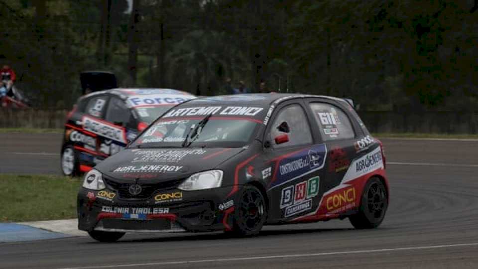 emocion-en-el-tn:-iansa-logro-la-pole-y-una-serie-de-la-clase-2-con-el-auto-del-fallecido-alex-conci