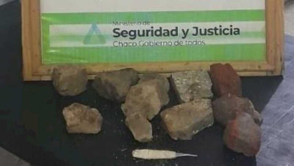 Demoraron a 13 adolescentes que se arrojaban piedras