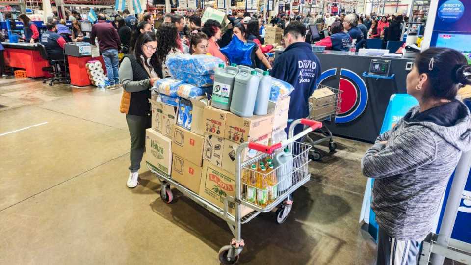 la-invasion-de-chilenos-se-volvio-a-replicar-en-los-supermercados-y-mayoristas-de-mendoza