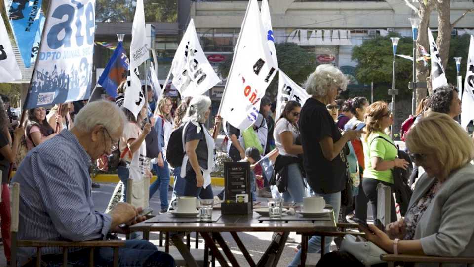 docentes-de-neuquen-realizaran-un-paro-por-las-situacion-de-infraestructura-de-las-escuelas