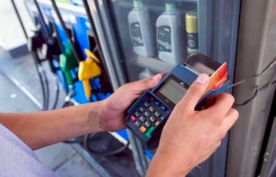 fue-a-cargar-combustible-y-le-sacaron-los-datos-de-su-tarjeta-de-credito-para-realizar-una-compra-ilicita