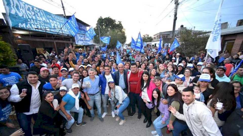 «El peronismo está movilizado»: Manzur recorrió Alderetes junto a los candidatos del oficialismo