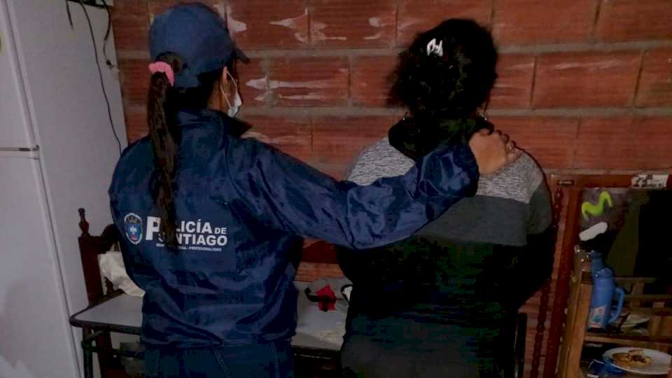 la-banda:-detienen-a-una-mujer,-secuestran-cocaina-y-mas-de-250-mil-pesos-en-un-golpe-al-narcomenudeo