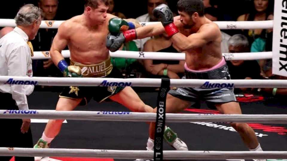 canelo-alvarez-regreso-a-mexico-con-un-triunfo-por-puntos-ante-un-resistente-john-ryder-y-conservo-sus-cuatro-titulos