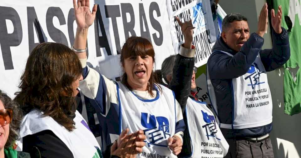 unter-presento-un-amparo-contra-los-descuentos-por-los-dias-de-paro-docente