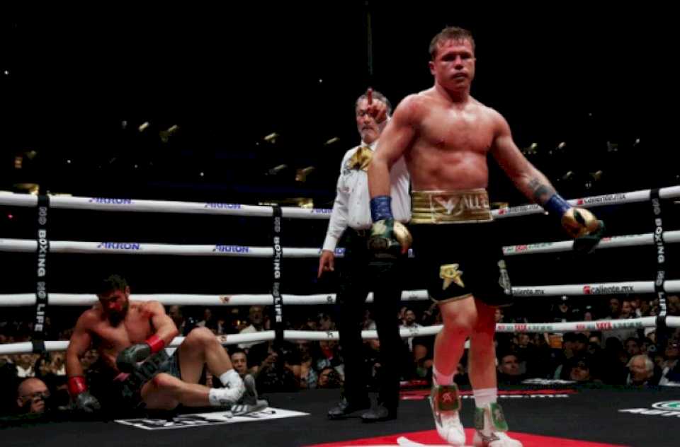 “Canelo” Álvarez venció a Ryder en fallo unánime en su vuelta a México