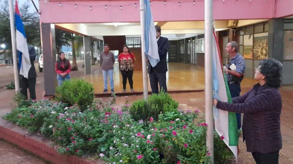 ofrenda-floral-por-los-pioneros-en-el-aniversario-de-jardin-america