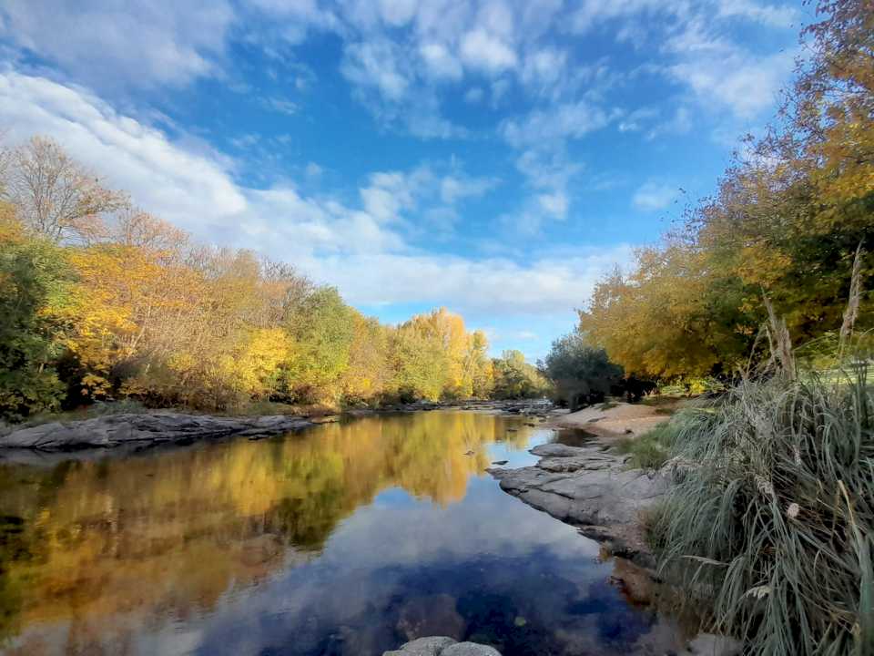 explosion-del-otono-en-el-rio-san-antonio-(galeria-de-fotos)