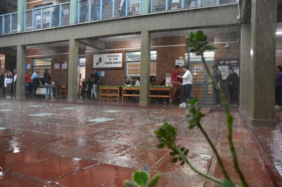 lluvia-persistente-en-el-domingo-electoral:-cayeron-mas-de-87-milimetros-en-posadas