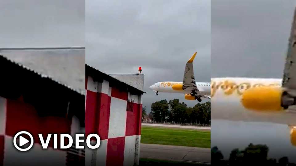 un-avion-de-flybondi-tuvo-que-abortar-el-aterrizaje-por-los-fuertes-vientos-en-aeroparque