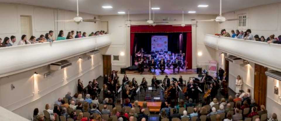 Concierto con director internacional en la Sociedad Cultural Israelita en Corrientes