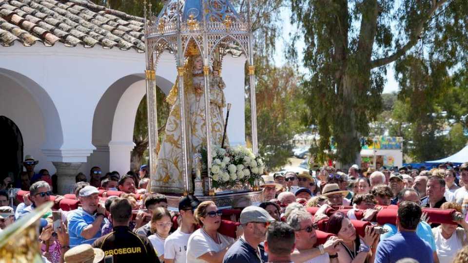 la-virgen-de-veredas-reune-a-una-multitud-de-personas-en-su-romeria-de-torrecampo