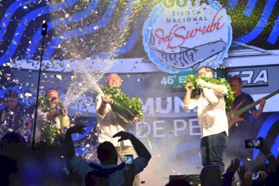 Con entrega de premios a los campeones y a pura cumbia cerró el Mundial de Pesca del Surubí