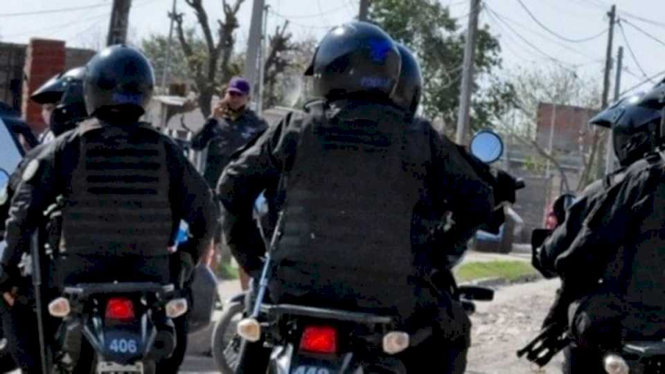 acuso-a-su-ex,-un-agente-de-policia,-de-robarle-la-motocicleta-de-su-domicilio