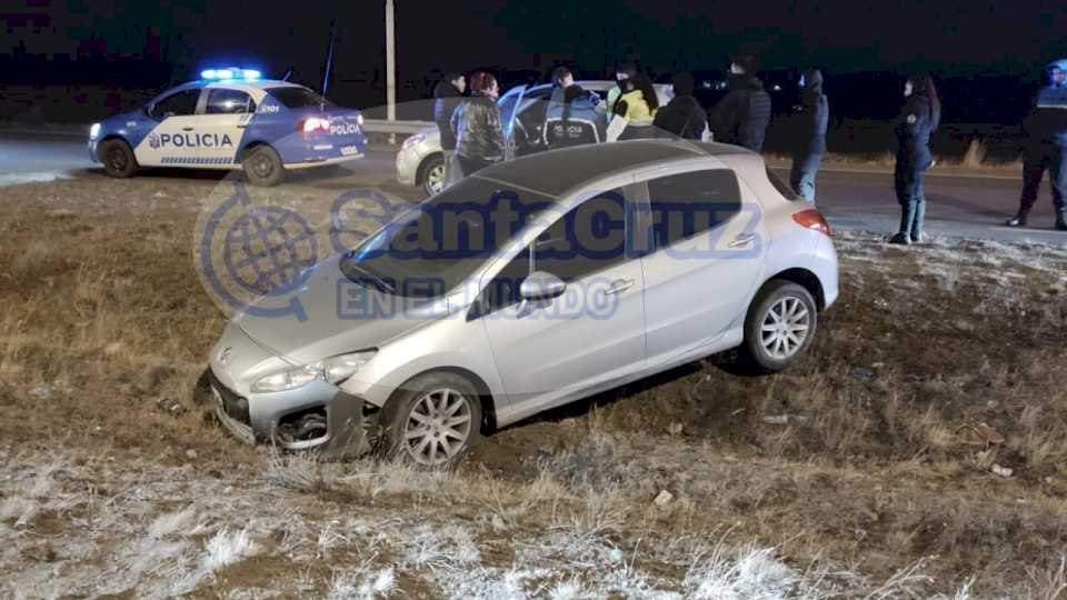 Despiste de un auto en el ingreso al barrio Los Álamos concluyó en el secuestro de dos vehículos