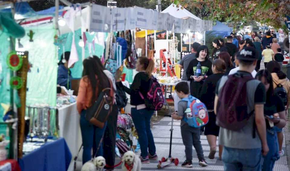 Gran convocatoria en la feria de la Economía Popular “FeriArte”