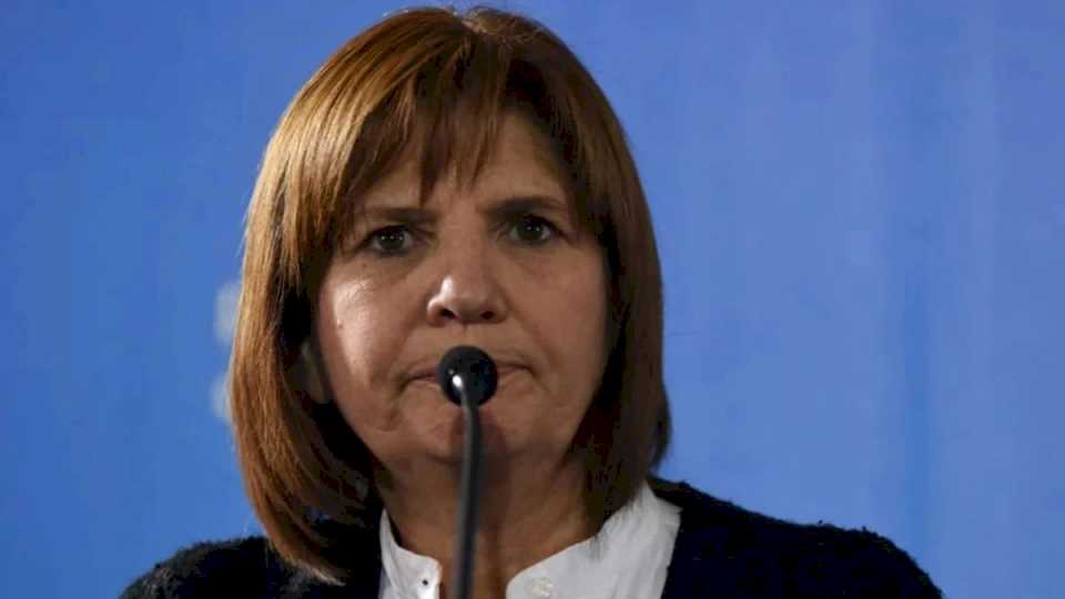 tras-obligar-a-la-asesora-de-milman-a-borrar-su-celular,-patricia-bullrich-lanzo-una-amenaza