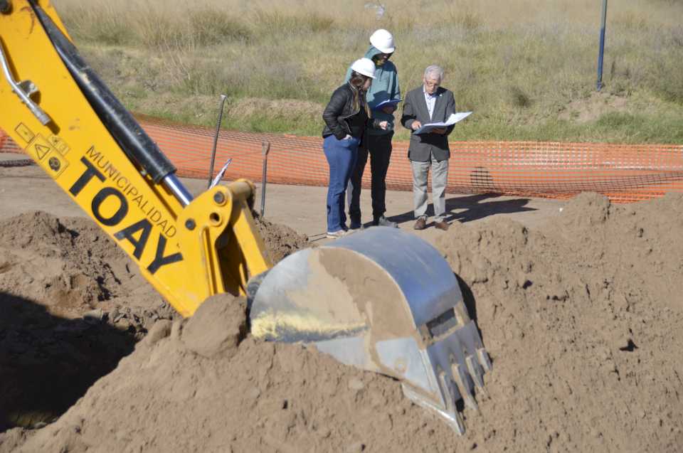 toay:-comenzo-obra-de-cloacas-en-el-barrio-aguas-buenas