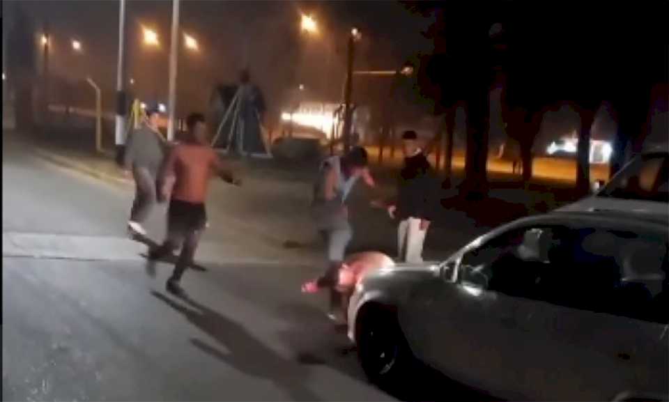 Video: brutal golpiza a un joven a la salida de un boliche en Batán