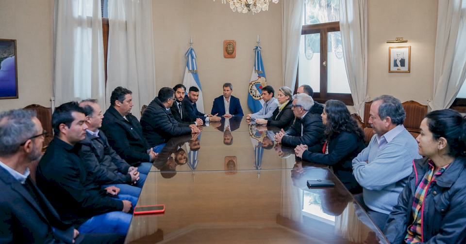 Uñac recibió a federaciones agrarias, con el foco puesto en el desarrollo de la actividad