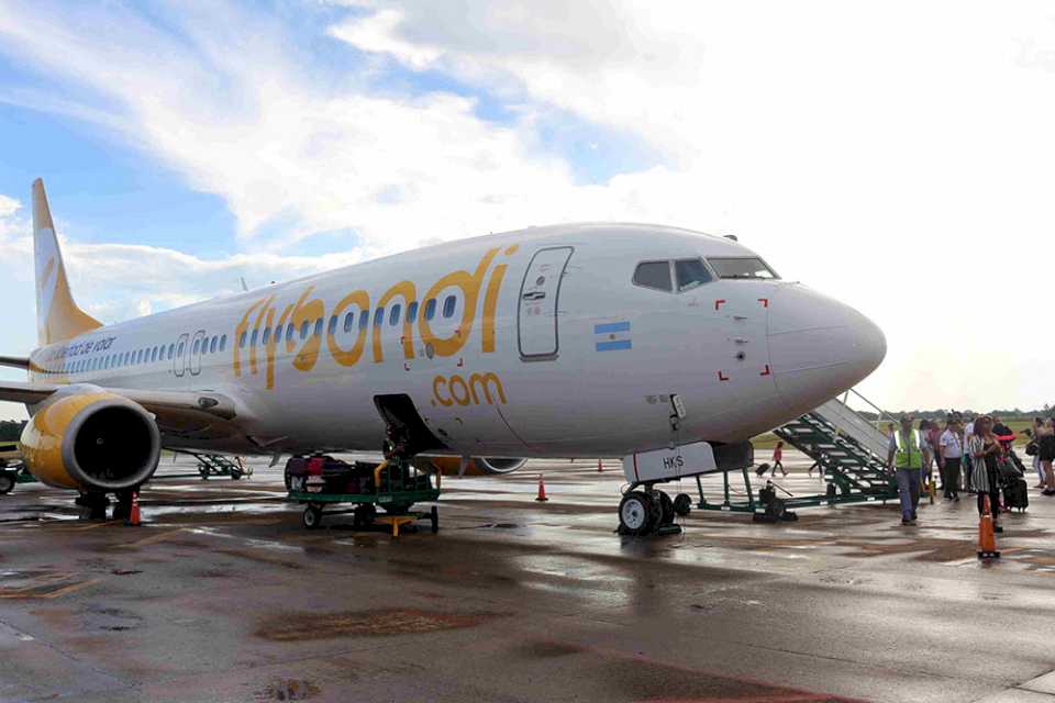 un-avion-de-flybondi-tuvo-que-abortar-el-aterrizaje-por-los-fuertes-vientos