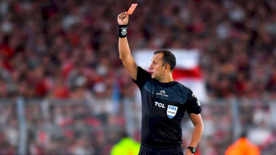 Pararon a Darío Herrera tras su arbitraje en el Superclásico entre River y Boca