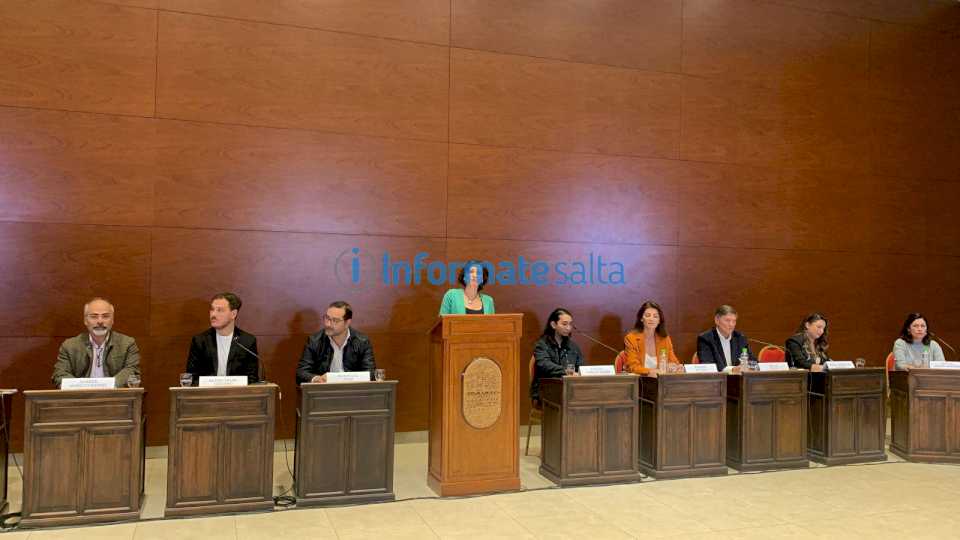 comenzo-el-debate-de-intendentes-con-asistencia-perfecta-de-los-candidatos