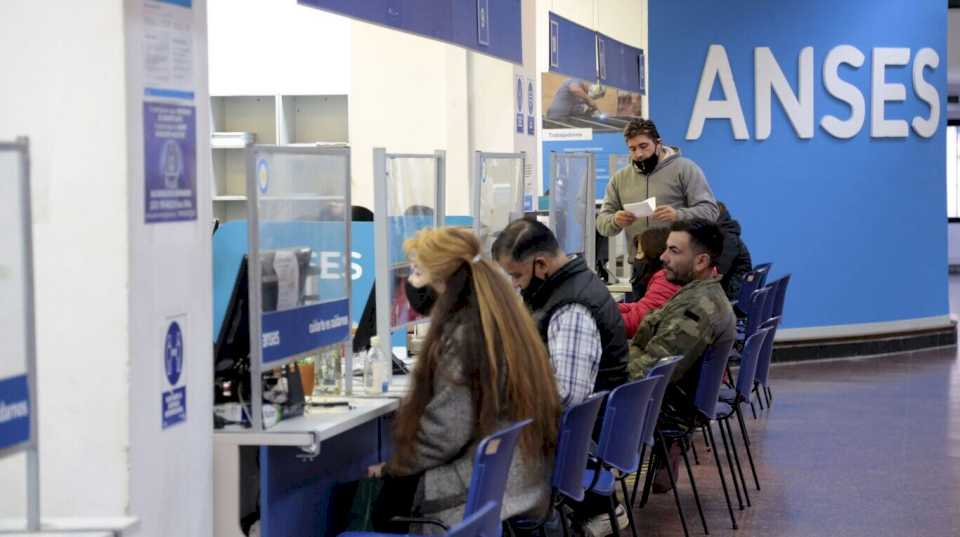 anses-cuando-cobro:-el-cronograma-de-pagos-de-este-miercoles-10-de-mayo