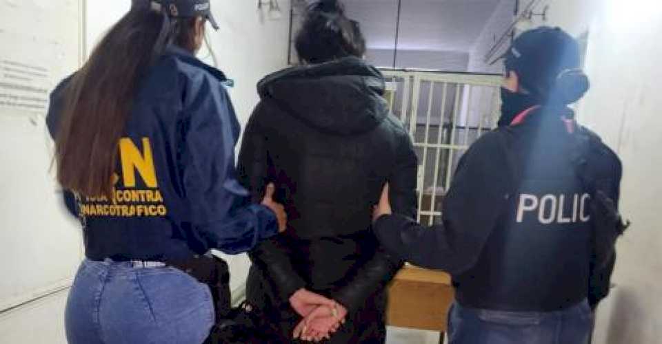 Detienen a una joven que quiso ingresar con drogas a la cárcel donde está detendia su pareja