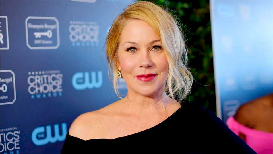 christina-applegate-se-retira-de-la-actuacion-por-su-enfermedad