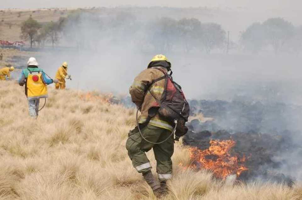 incendios-en-cordoba:-el-foco-en-cercanias-de-capilla-del-monte-se-encuentra-controlado