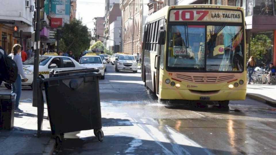 dia-del-trabajador:-los-colectivos-circularan-desde-las-14