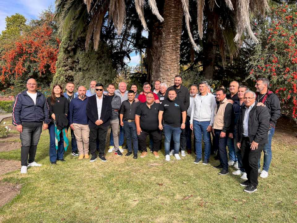 dia-del-trabajador:-passerini,-en-el-acto-de-la-nueva-conduccion-de-la-cgt-cordoba