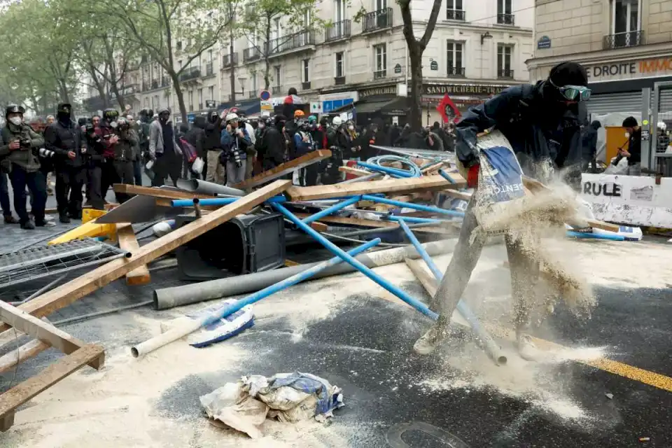 francia:-incidentes-y-detenciones-en-marchas-contra-la-reforma-jubilatoria