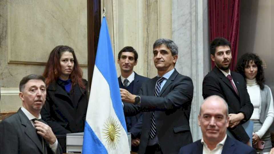 «cualquier-domingo-que-sea-les-vamos-a-ganar»:-la-desafiante-intervencion-de-yedlin-en-el-senado